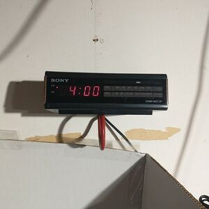 Sony Dream Machine ICF-C4W Walnut WoodGrain Digital AM/FM Alarm Clock Radio 1980